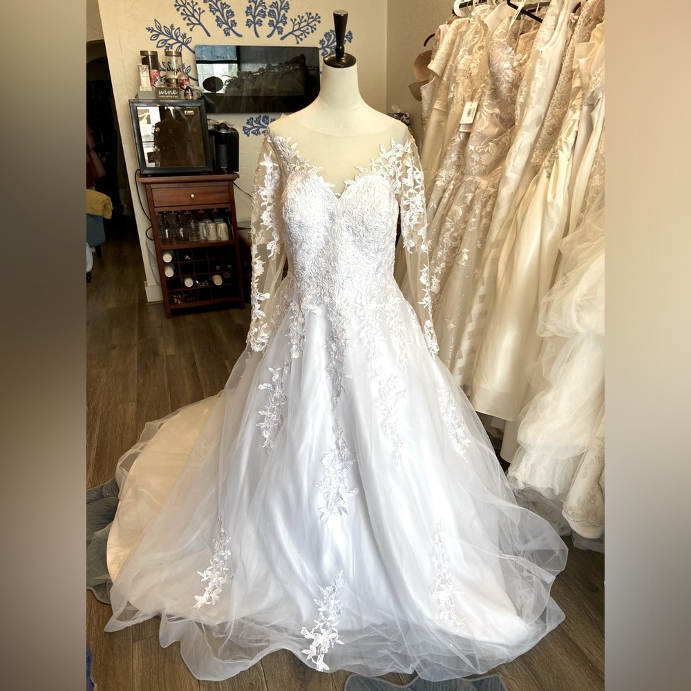 NWOT Laviteir Wedding Dress